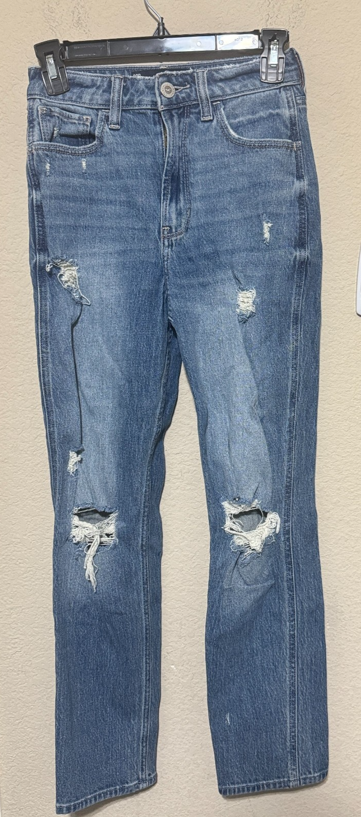 Hollister Ultra High Rise Mom Jeans Distressed Torn Knees Size 00r/24 Stretch